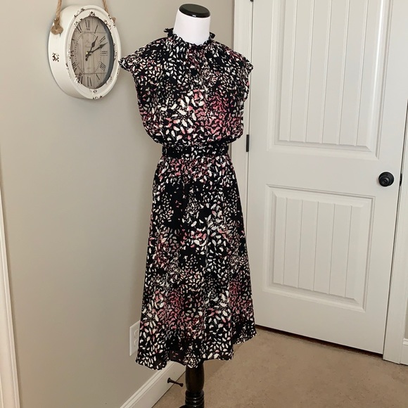 Banana Republic Dresses & Skirts - Classy Floral Dress